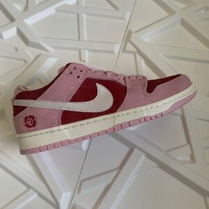 Stillz Red Velvet Nike Dunk Low Size 7 (run large)